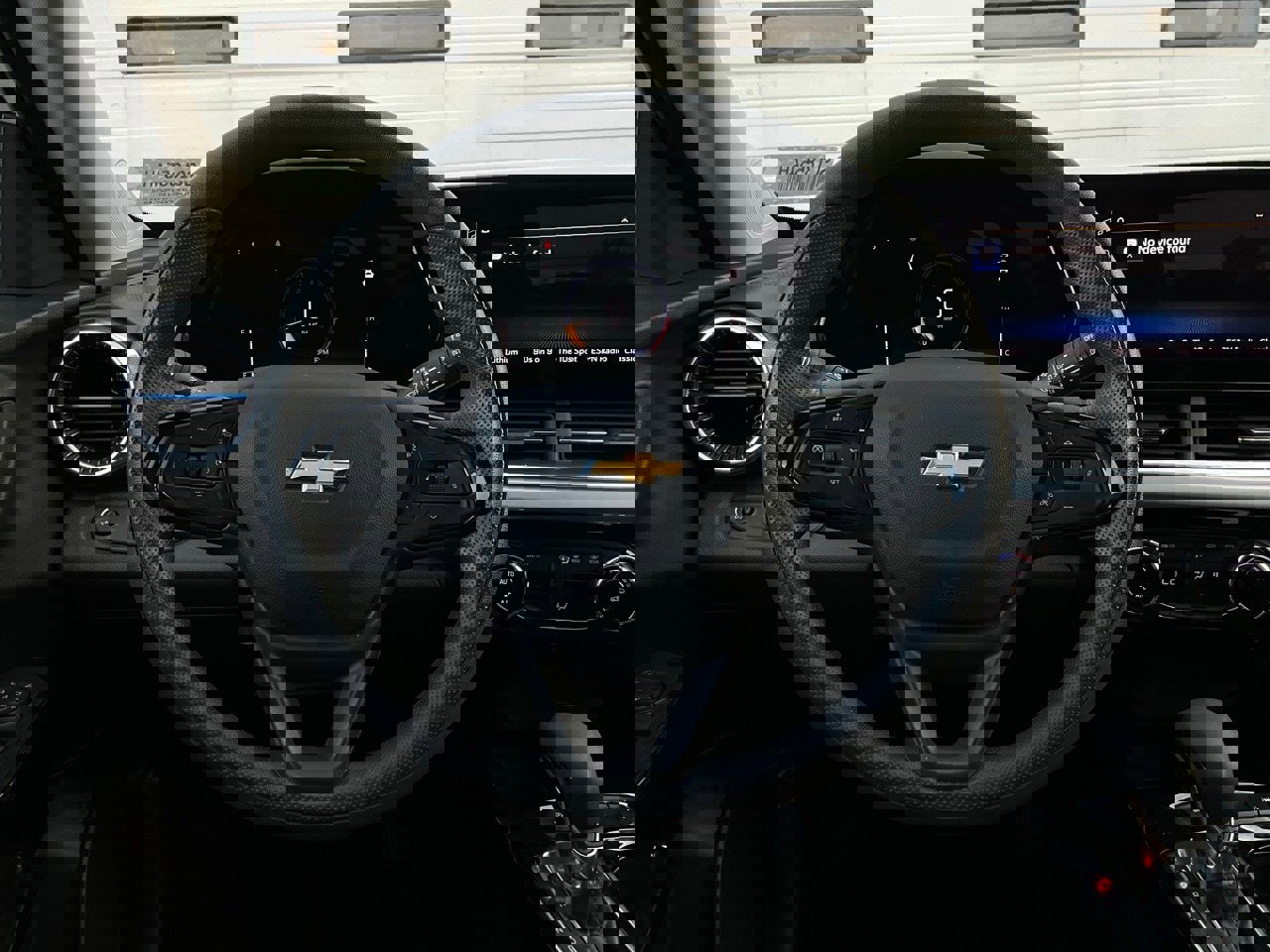 Used 2025 Chevrolet Trax LT image 31