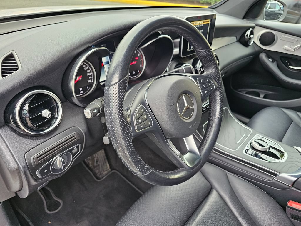 Used 2019 Mercedes-Benz GLC 300 4MATIC image 25