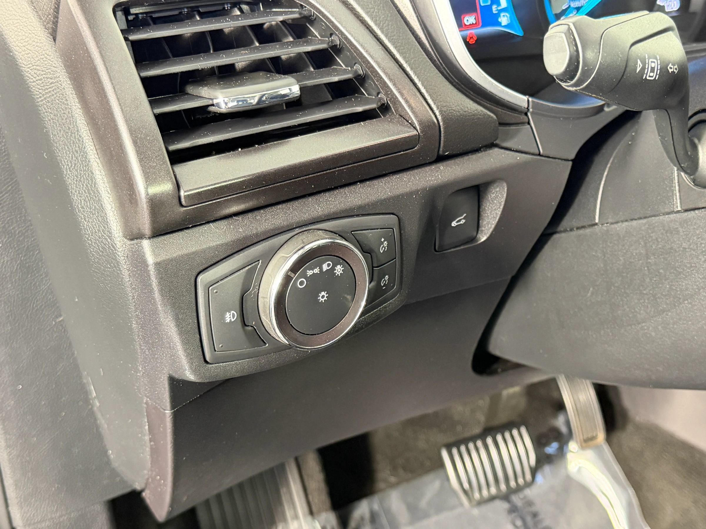 Used 2019 Ford Fusion Titanium FWD image 34