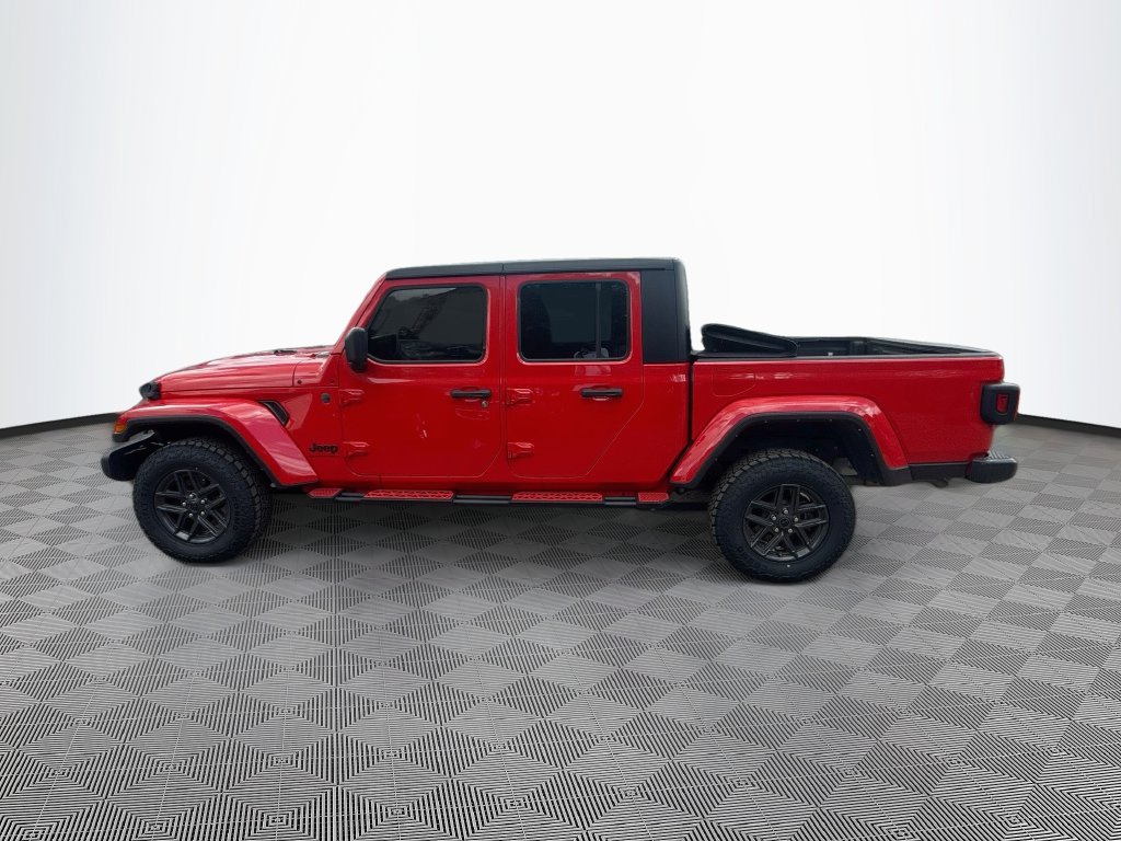Used 2024 Jeep Gladiator Sport AWD/4WD image 9