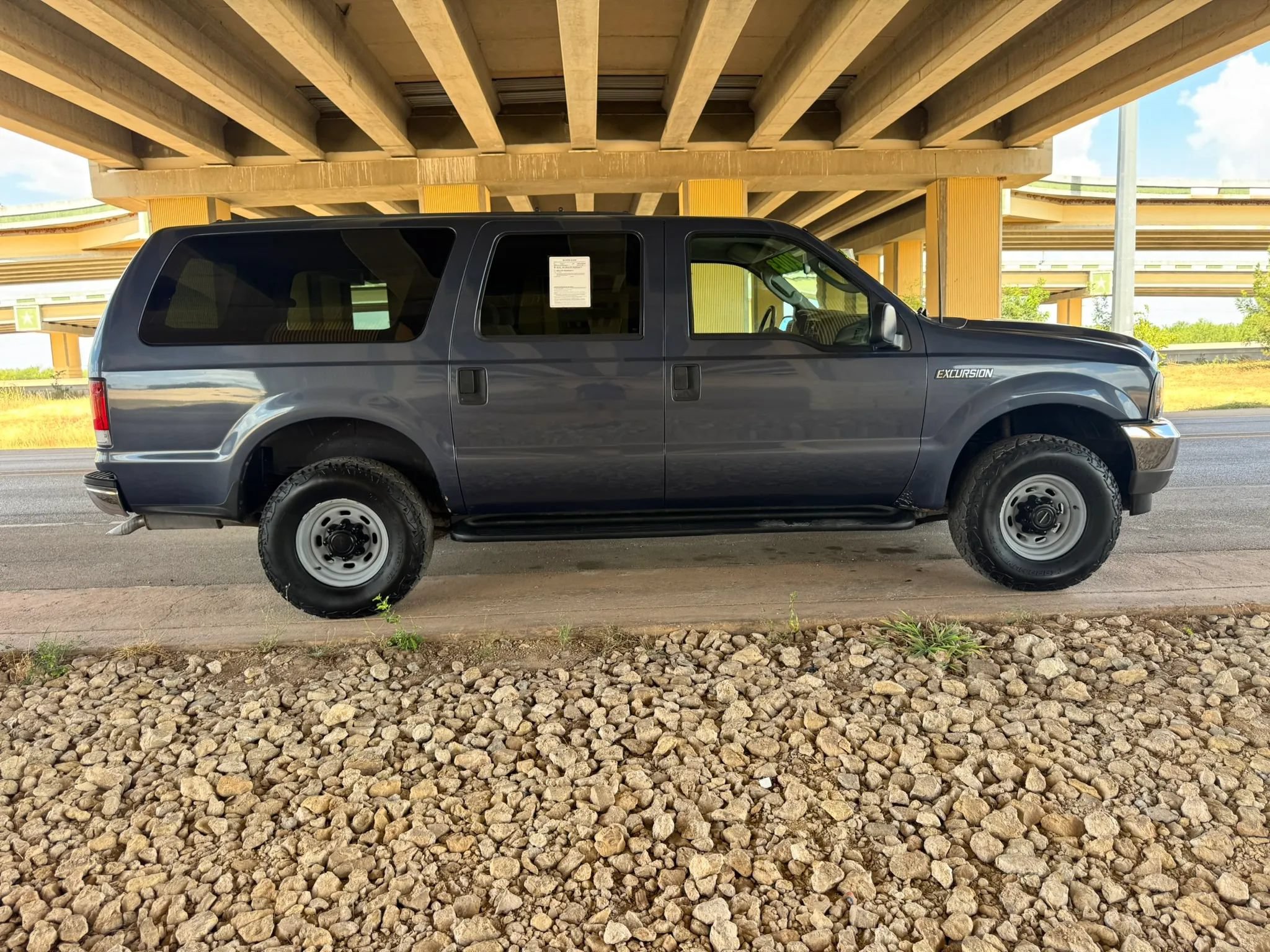 Used 2003 Ford Excursion XLT AWD/4WD image 2