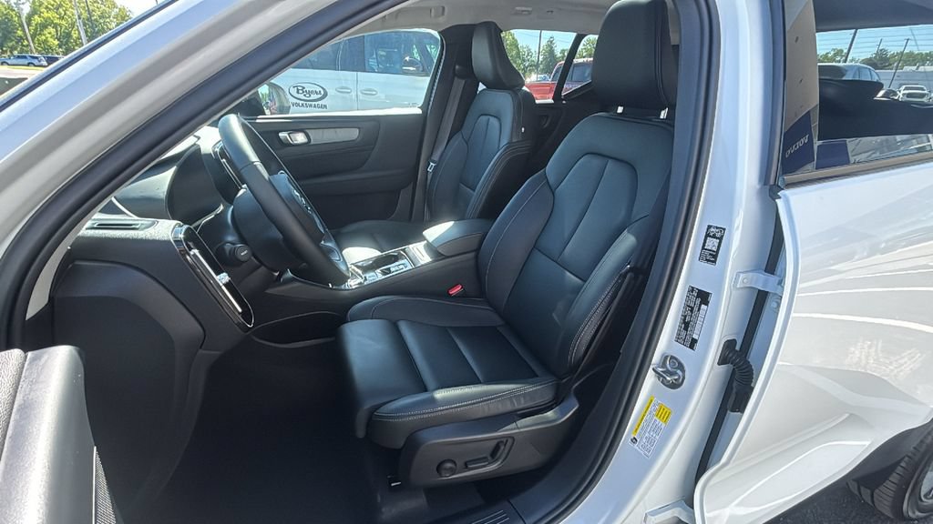 Certified 2026 Volvo XC40 B5 Plus AWD/4WD image 25