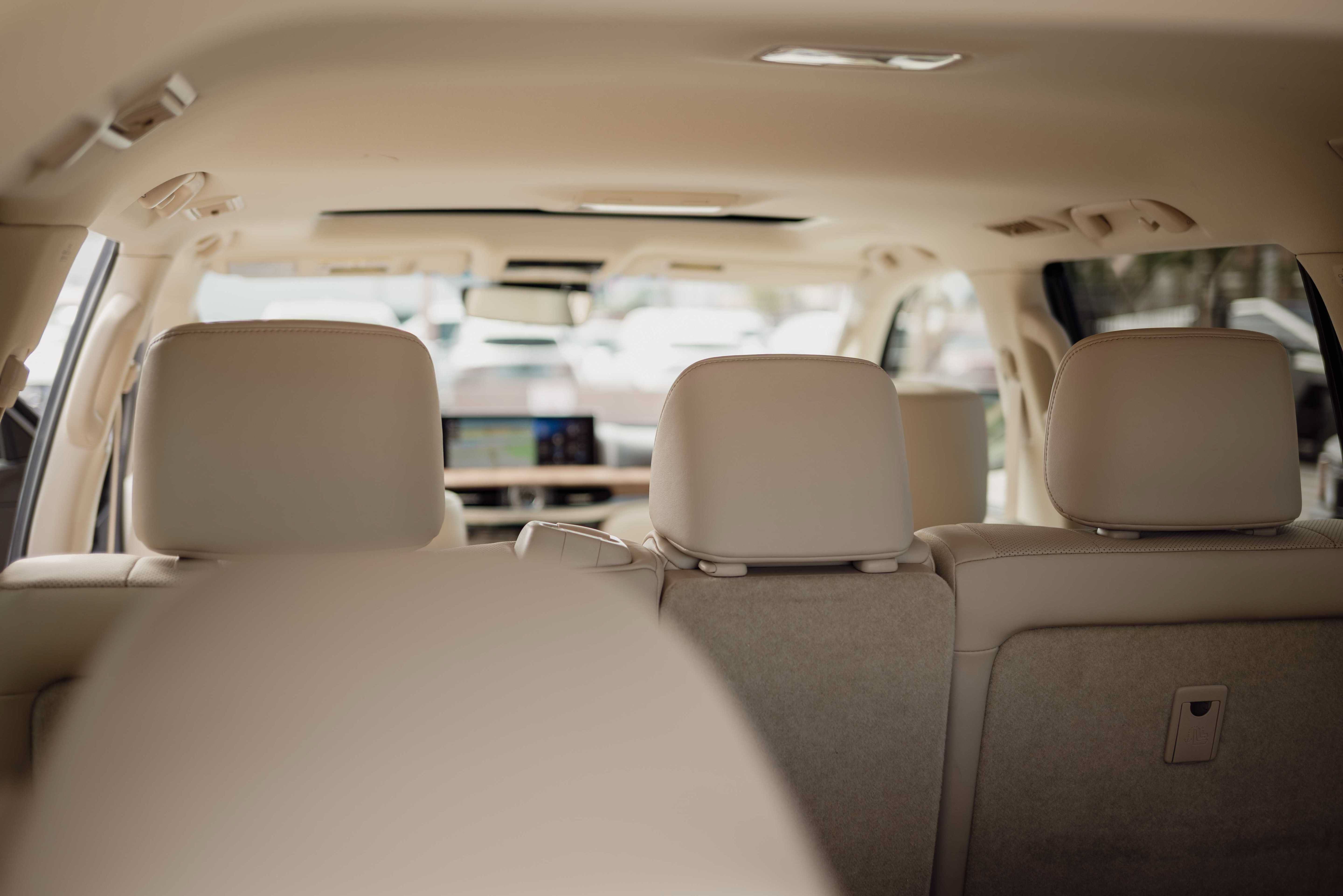 Used 2016 Lexus LX 570 4WD w/ Luxury Package image 20