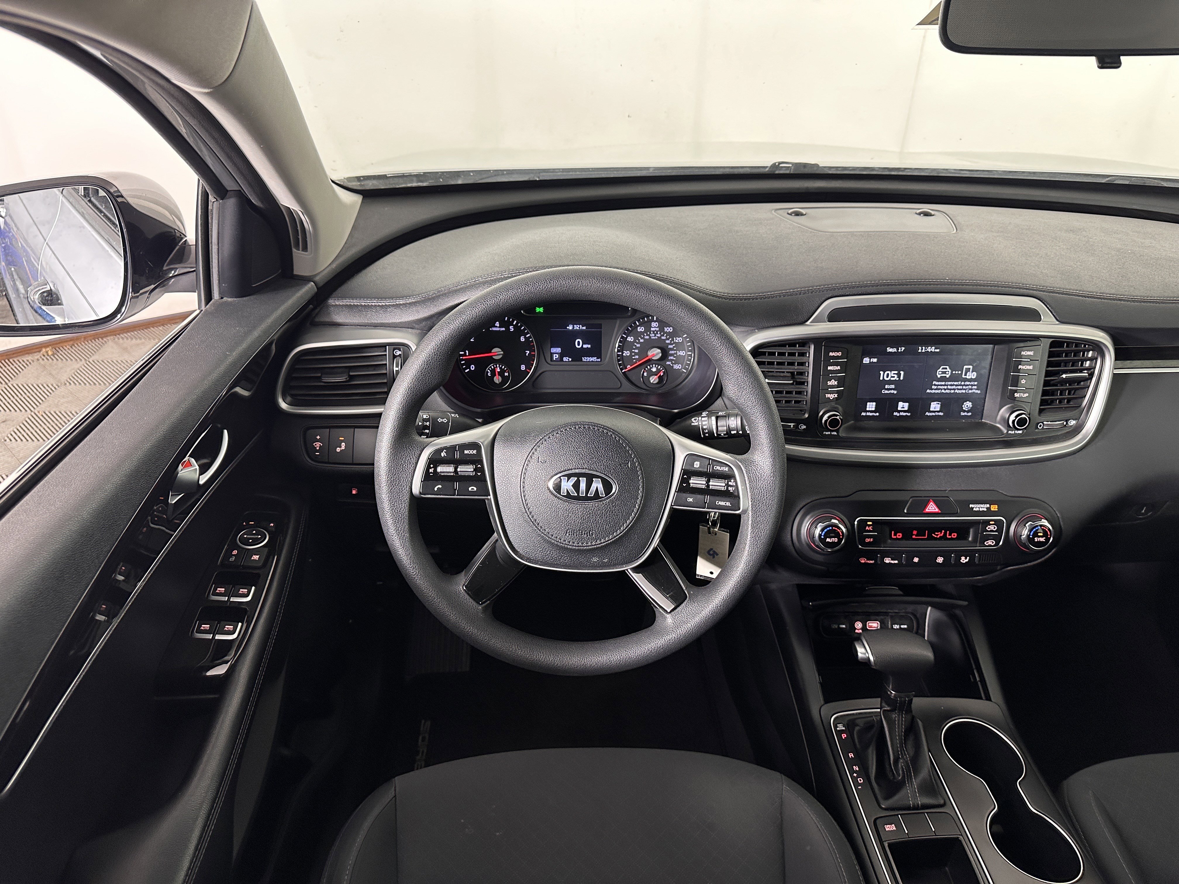 Used 2019 Kia Sorento LX image 35