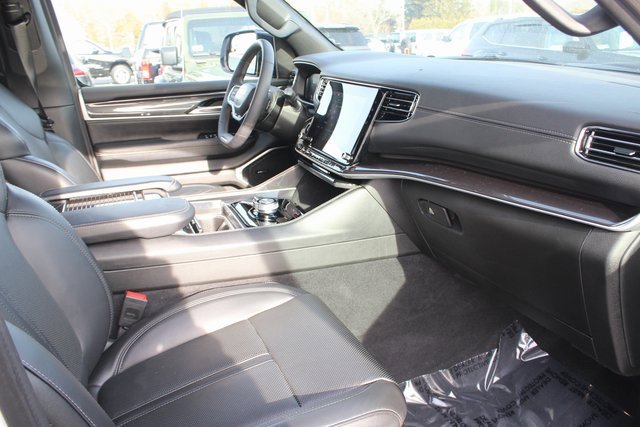 Used 2024 Jeep Wagoneer 4WD w/ Premium Group I image 37