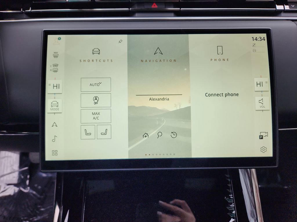 Used 2025 Land Rover Range Rover Sport SE image 17