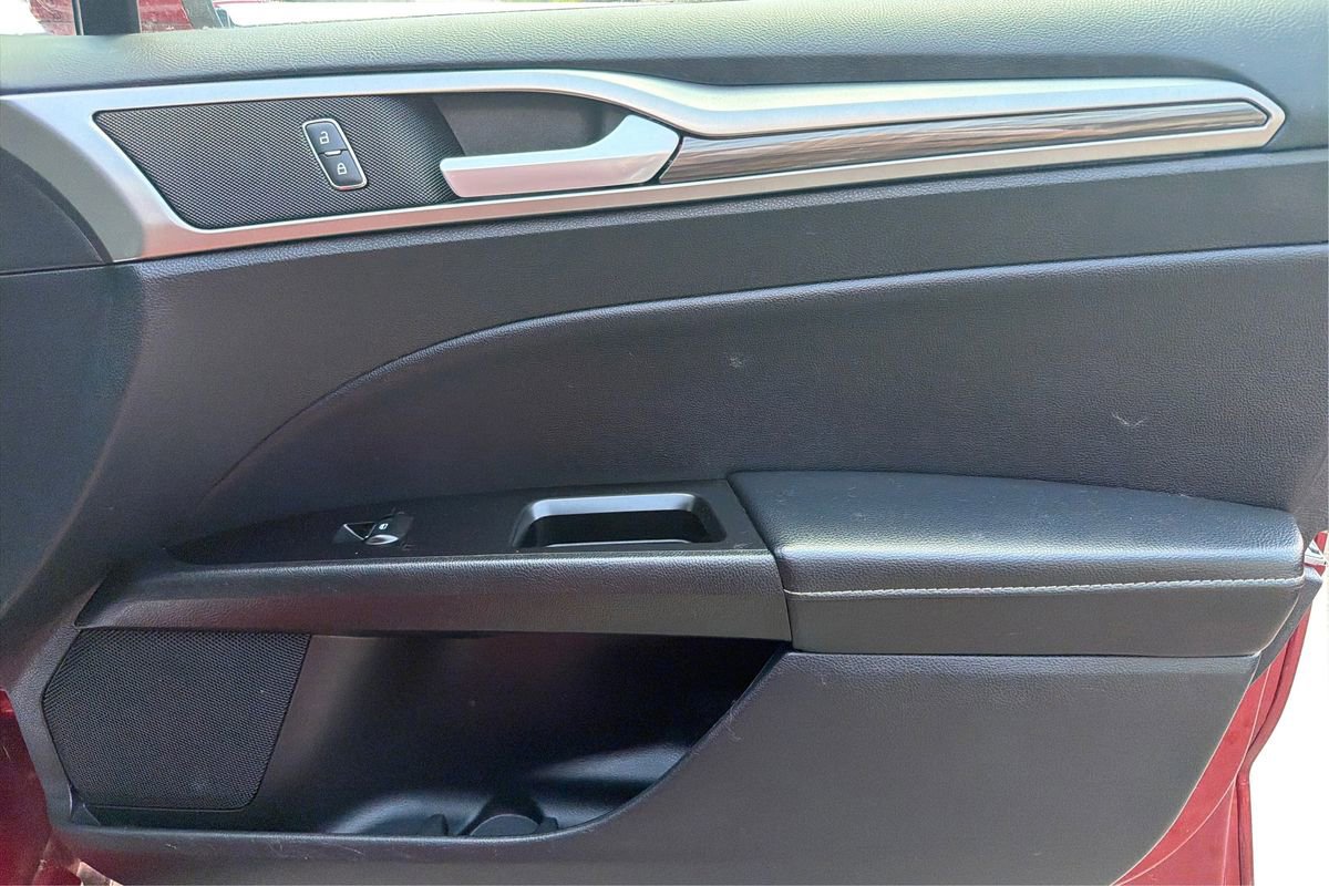 Used 2019 Ford Fusion SEL FWD image 23