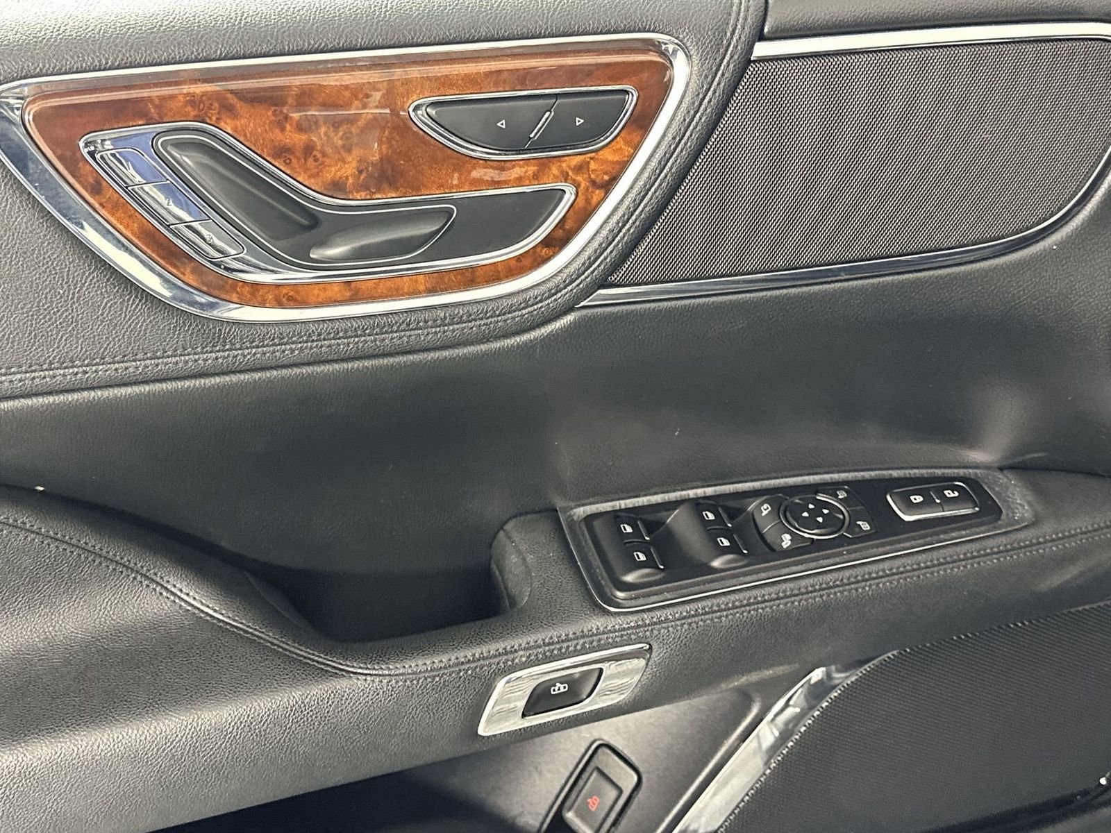 Used 2020 Lincoln Continental image 13