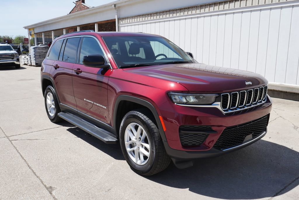 Used 2025 Jeep Grand Cherokee Laredo X w/ Luxury Tech Group I AWD/4WD image 2