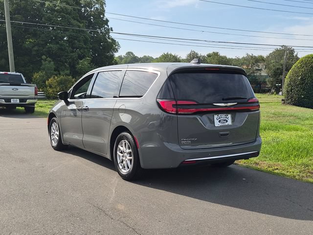 Used 2025 Chrysler Pacifica Select FWD image 11