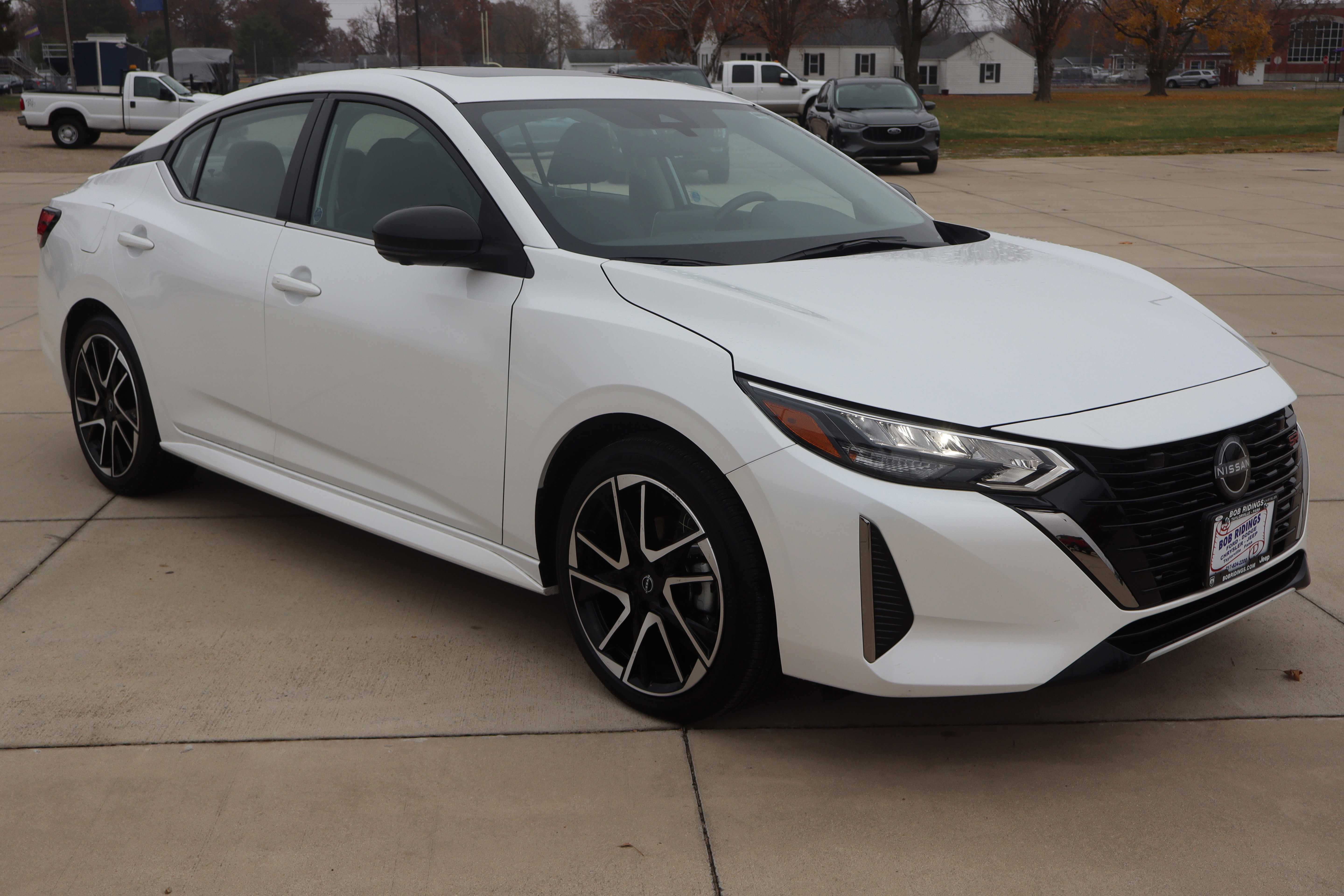 Used 2024 Nissan Sentra SR w/ SR Premium Package image 3