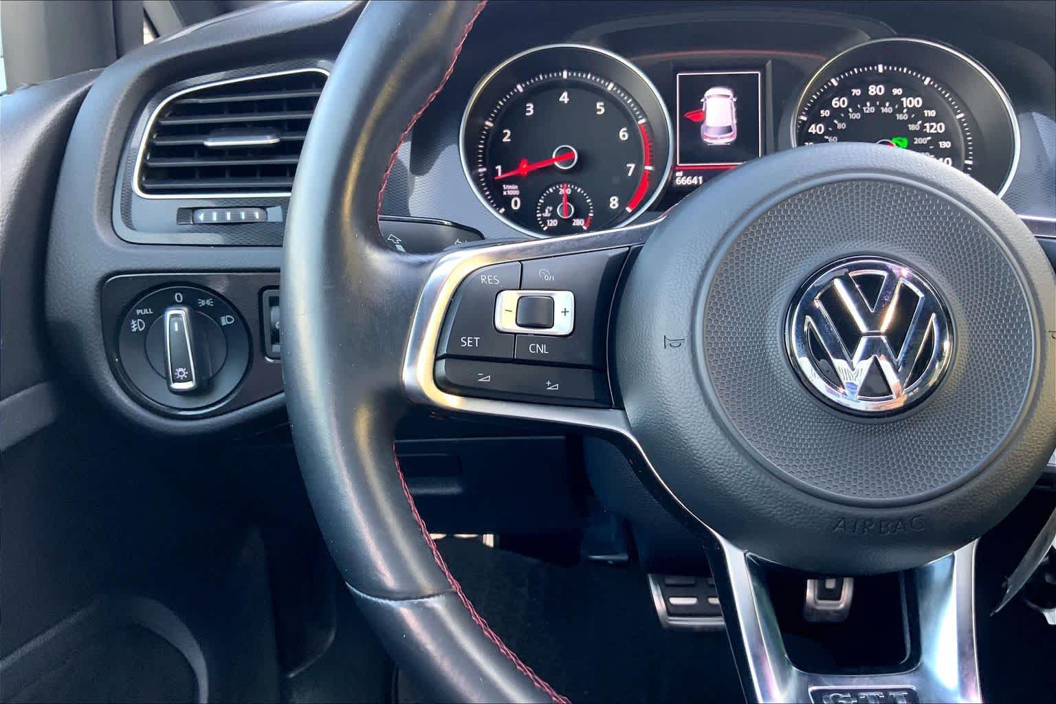 Used 2017 Volkswagen GTI SE FWD image 23