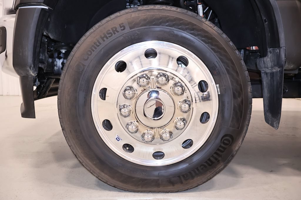 Certified 2025 Ford F550 4x4 Regular Cab Super Duty image 44