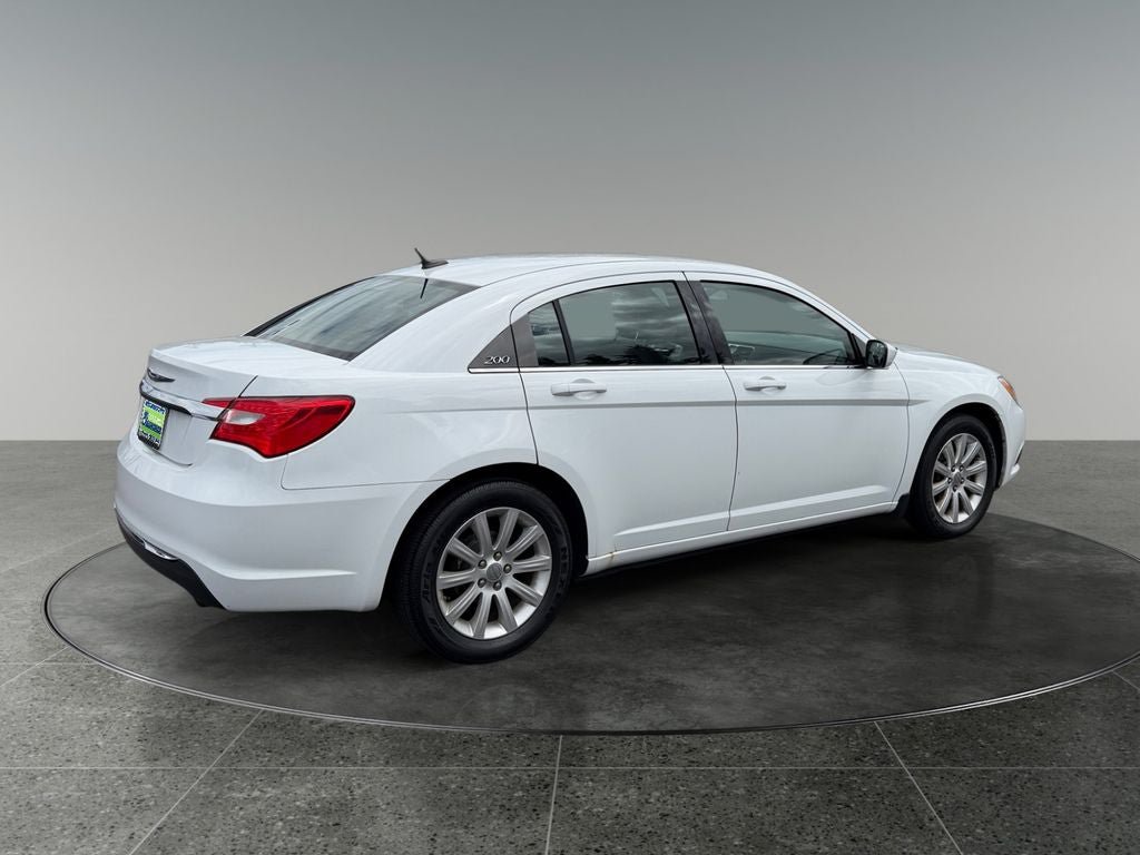 Used 2014 Chrysler 200 Touring FWD image 9