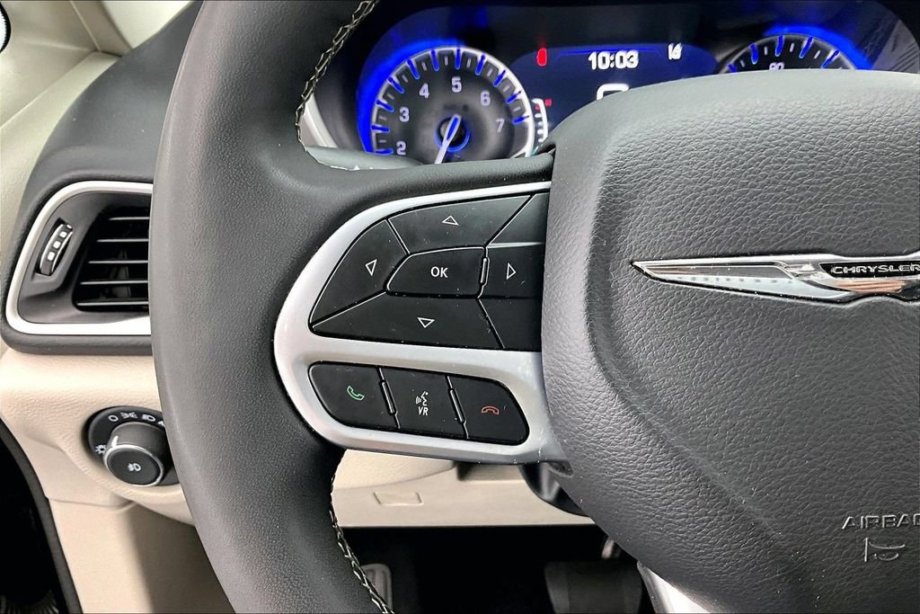 Used 2024 Chrysler Pacifica Touring-L FWD image 18