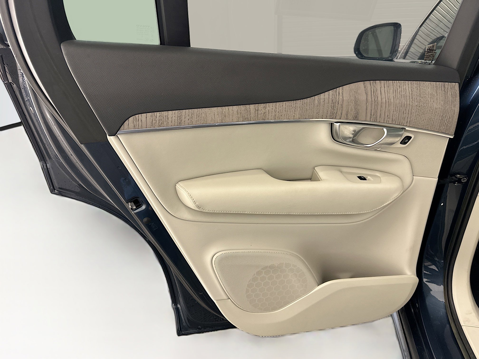 Used 2023 Volvo XC90 B6 Core w/ Protection Package Premier image 28