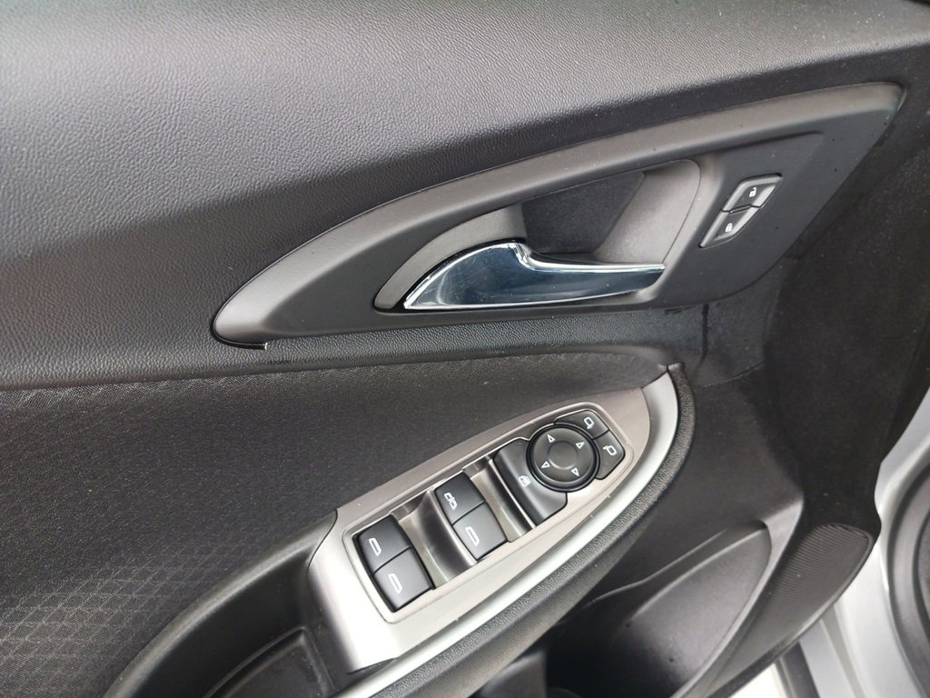 Used 2023 Chevrolet Malibu LT image 9