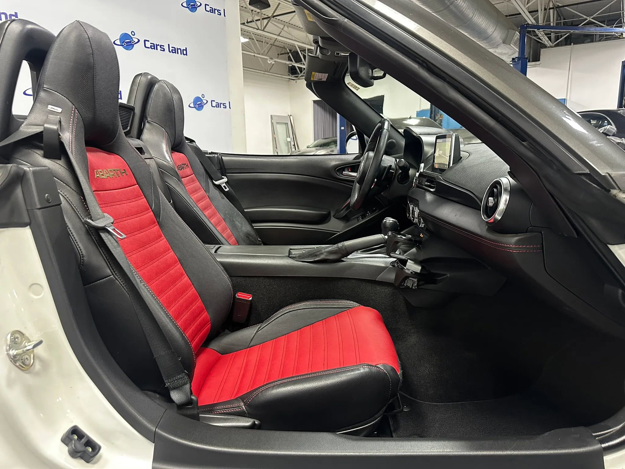 Used 2018 FIAT 124 Spider Abarth w/ Convenience Group image 17