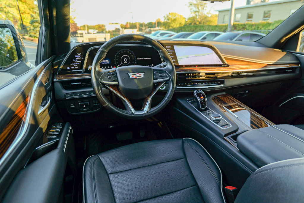 Used 2021 Cadillac Escalade ESV Premium Luxury w/ Driver Assist Tech Package AWD/4WD image 38