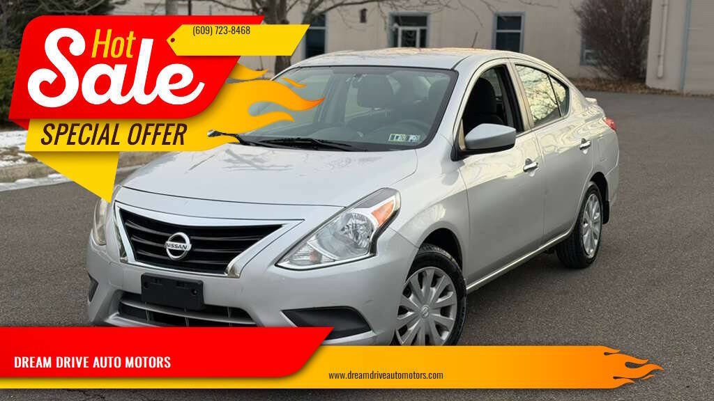 Used 2018 Nissan Versa SV image 1