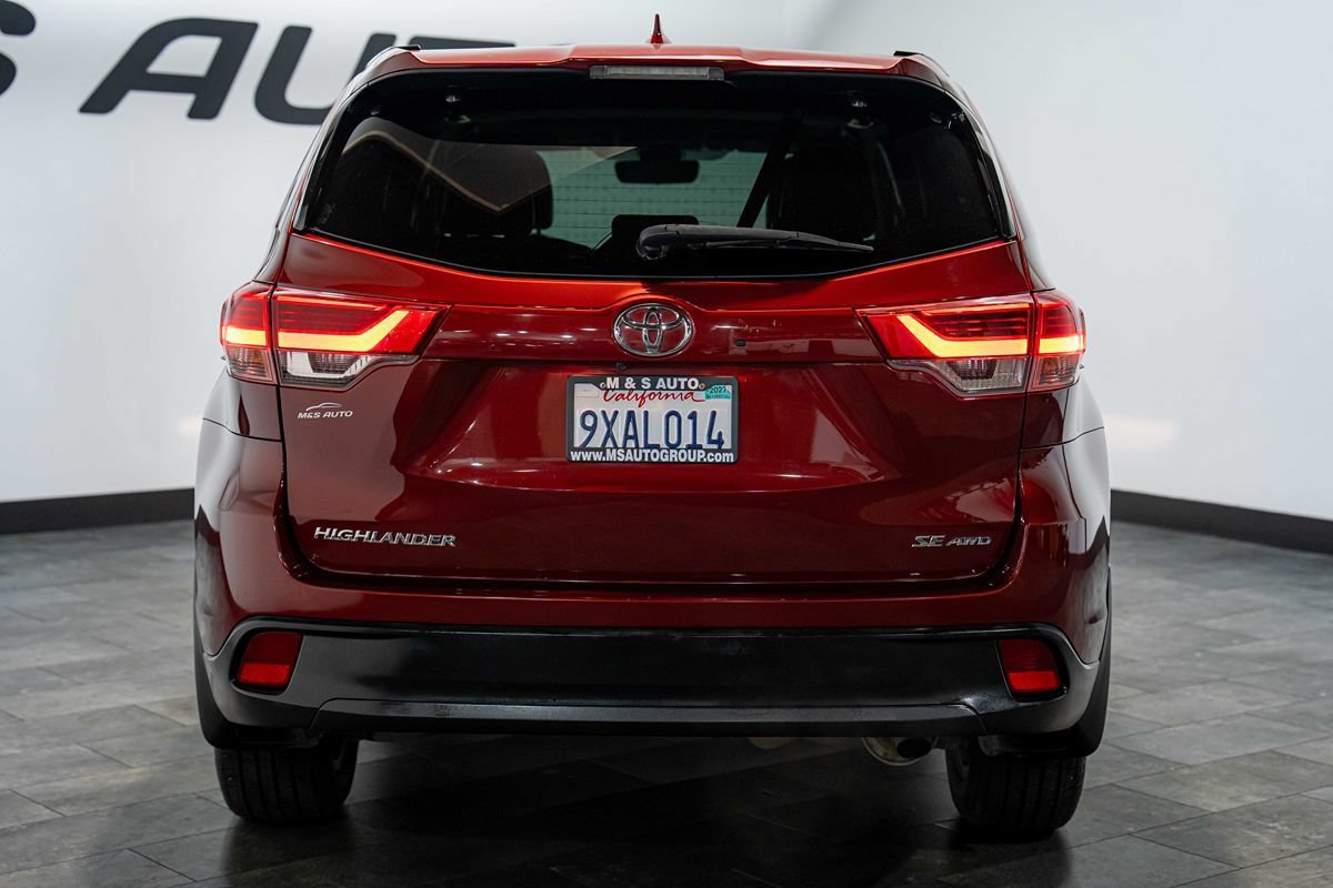 Used 2018 Toyota Highlander SE AWD/4WD image 3