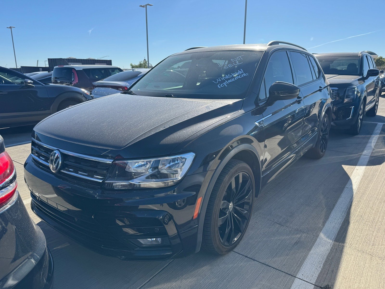 Used 2021 Volkswagen Tiguan SE R-Line image 2