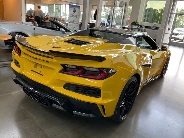 Used 2025 Chevrolet Corvette Z06 RWD image 28
