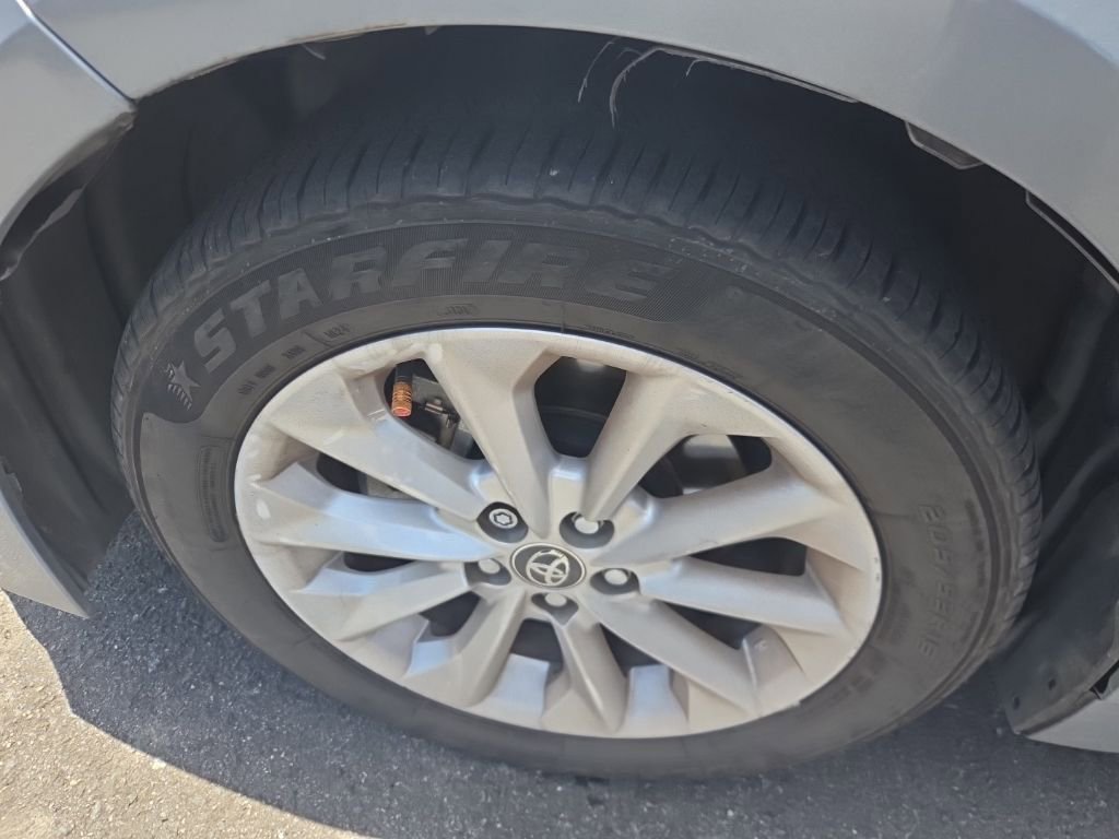 Used 2021 Toyota Corolla LE image 11