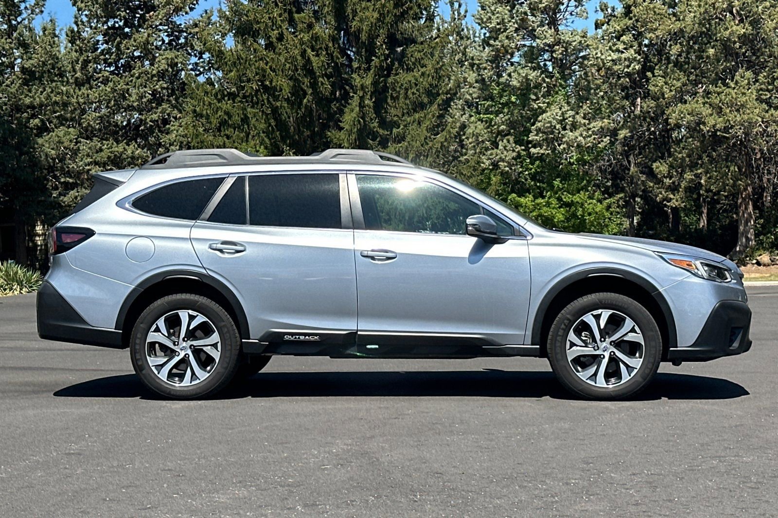 Used 2022 Subaru Outback Limited AWD/4WD image 3