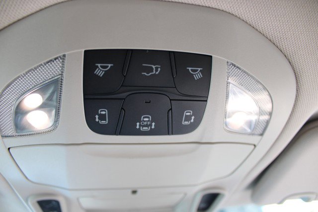 Used 2017 Chrysler Pacifica Platinum FWD image 18