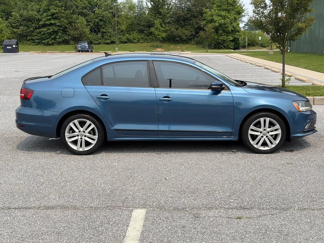 Used 2017 Volkswagen Jetta SEL FWD image 9
