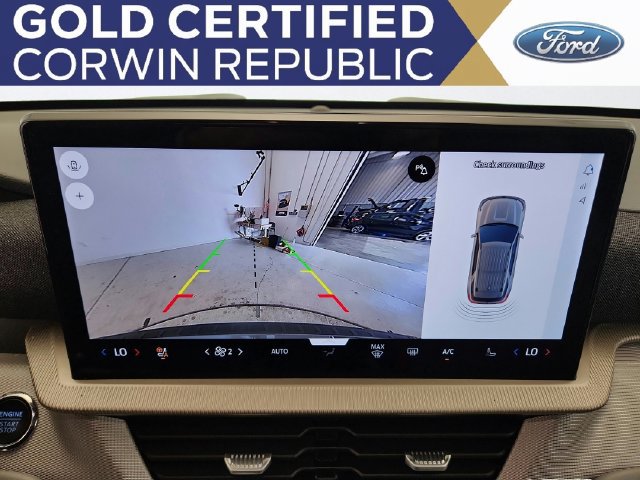 Used 2025 Ford Explorer Active w/ Active Comfort Package AWD/4WD image 19