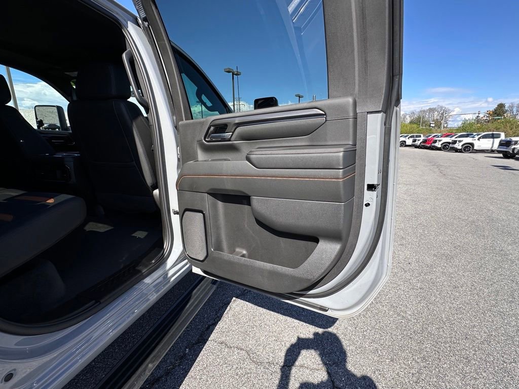 Used 2024 GMC Sierra 2500 AT4 w/ AT4 Premium Plus Package AWD/4WD image 18