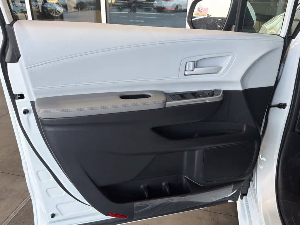 New 2026 Toyota Sienna LE FWD image 15