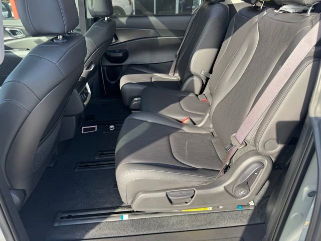 Used 2025 Kia Carnival SX w/ SX Dark Edition Package image 42