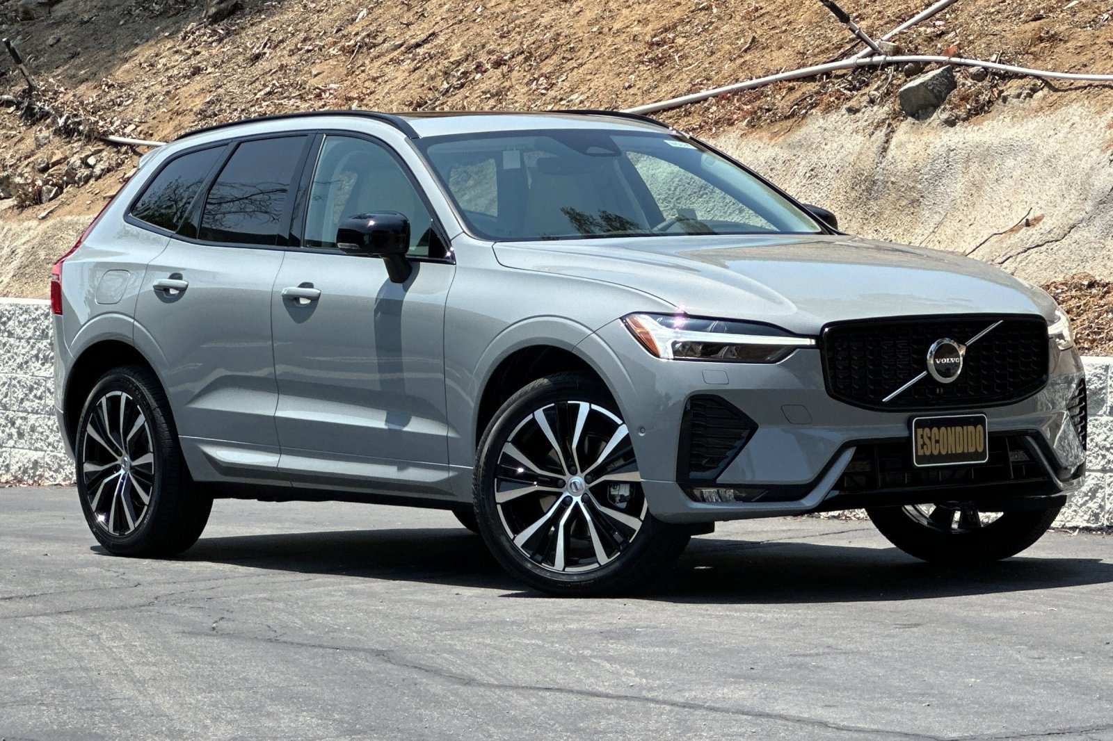 New 2025 Volvo XC60 B5 Plus w/ Climate Package image 2