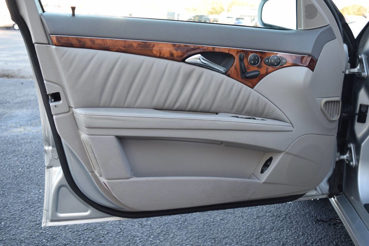 Used 2004 Mercedes-Benz E 500 Sedan image 29