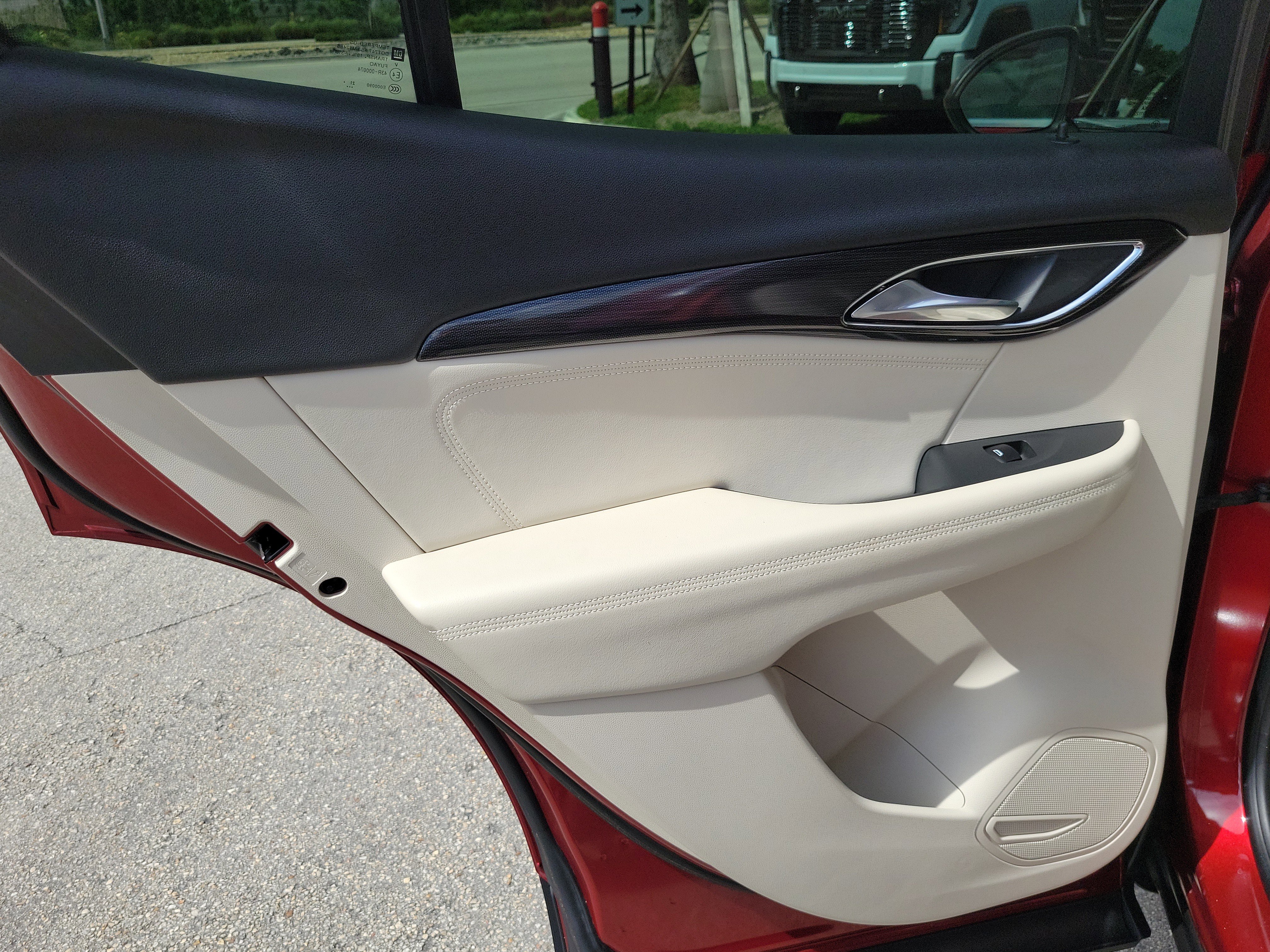 Used 2022 Buick Envision Essence w/ Safety Package FWD image 27