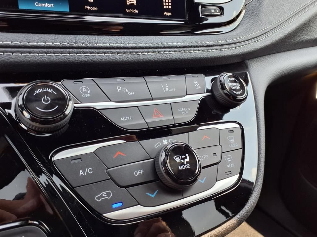Used 2026 Chrysler Pacifica Select FWD image 26