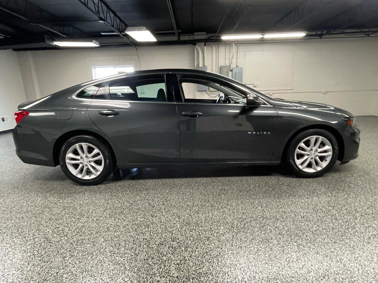 Used 2016 Chevrolet Malibu LT image 3