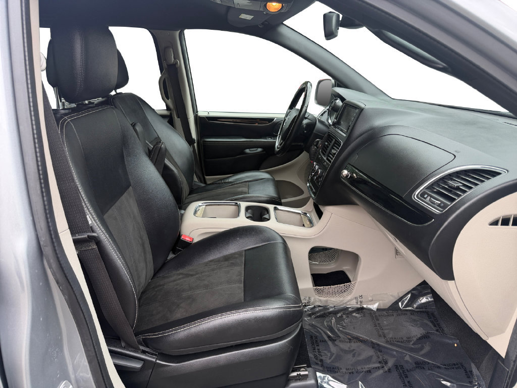 Used 2019 Dodge Grand Caravan SXT FWD image 15