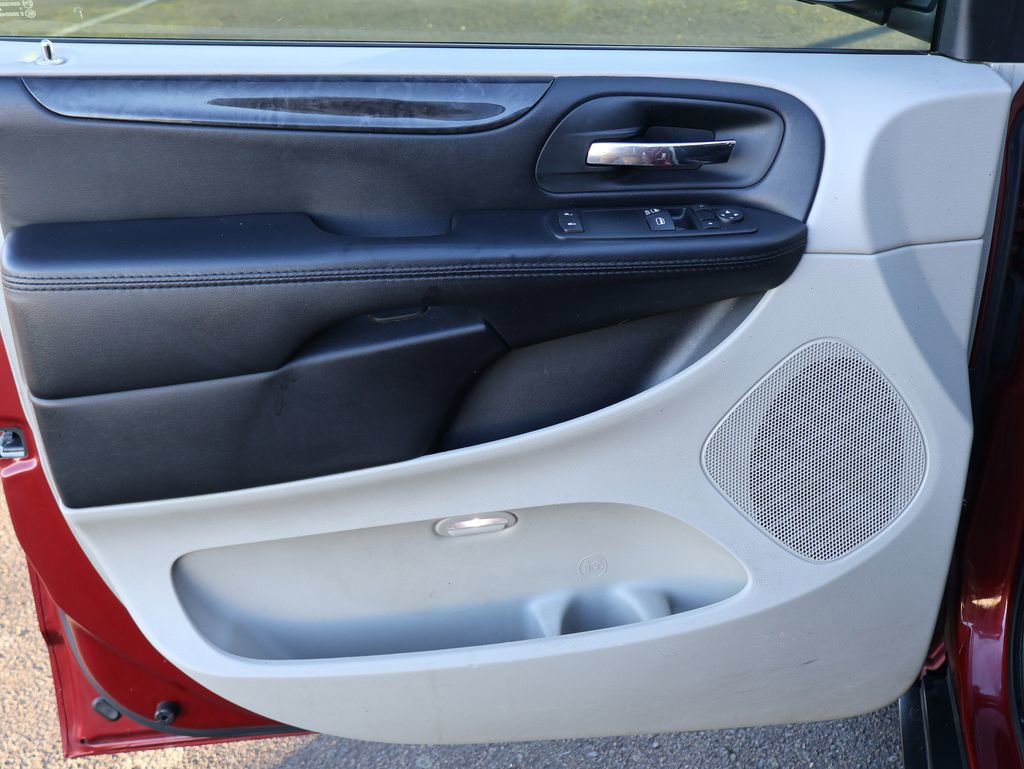 Used 2015 Dodge Grand Caravan American Value Package w/ UConnect Hands-Free Group image 17