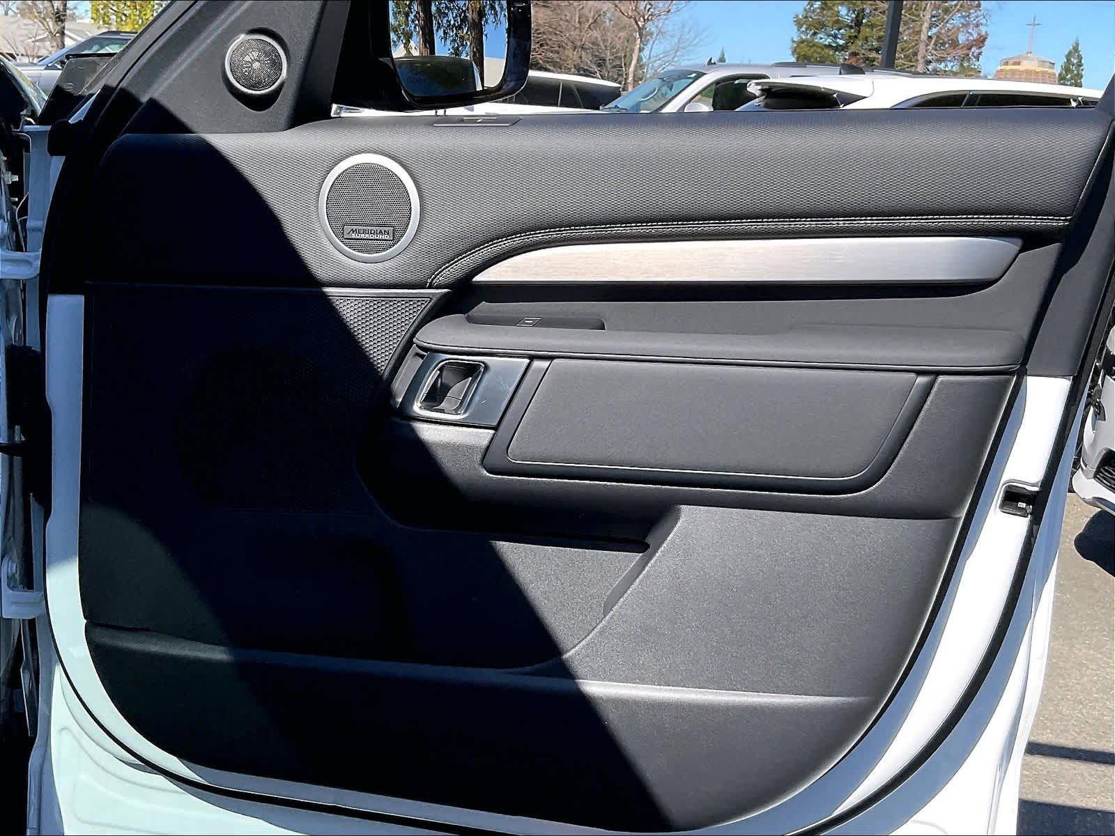 New 2026 Land Rover Discovery Limited Edition AWD/4WD image 30