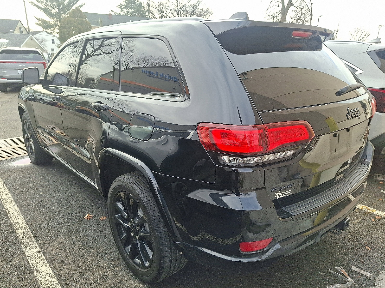 Used 2017 Jeep Grand Cherokee Altitude image 4