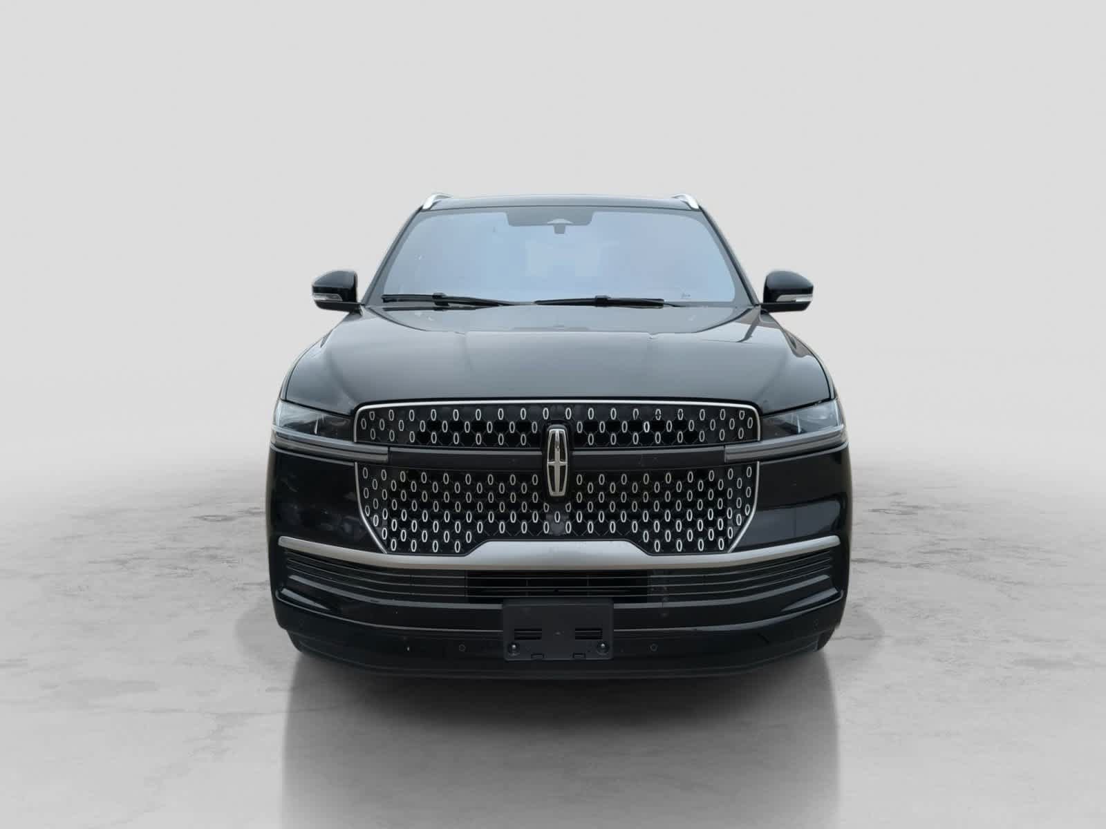 Used 2025 Lincoln Navigator Reserve AWD/4WD image 3