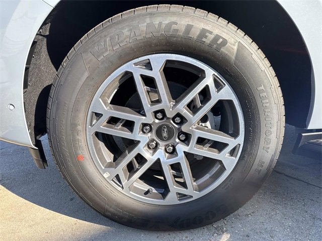 New 2025 Ford Expedition Active image 3