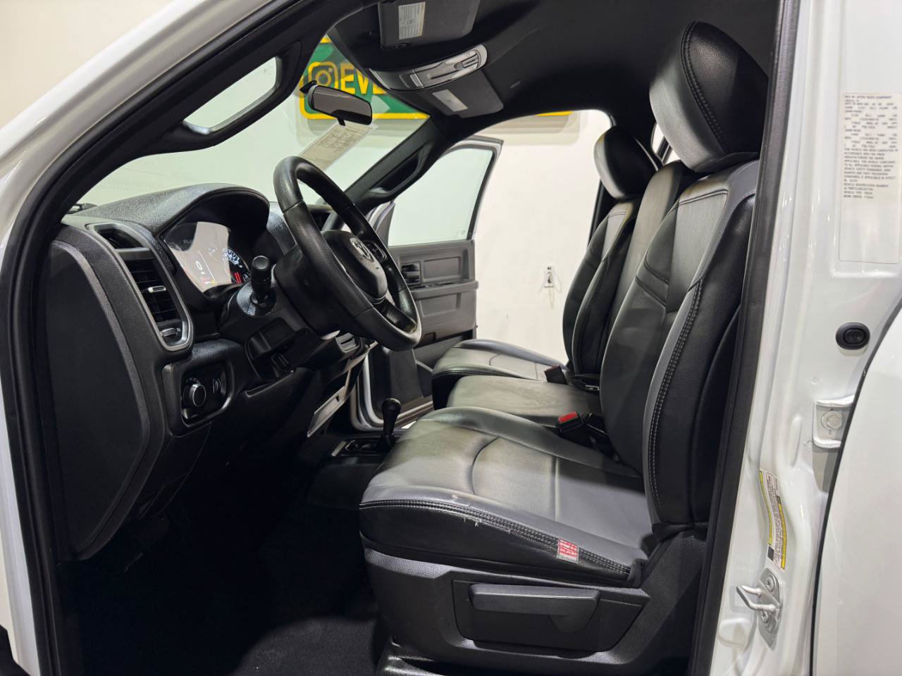 Used 2024 RAM 3500 Tradesman w/ Chrome Appearance Group AWD/4WD image 13