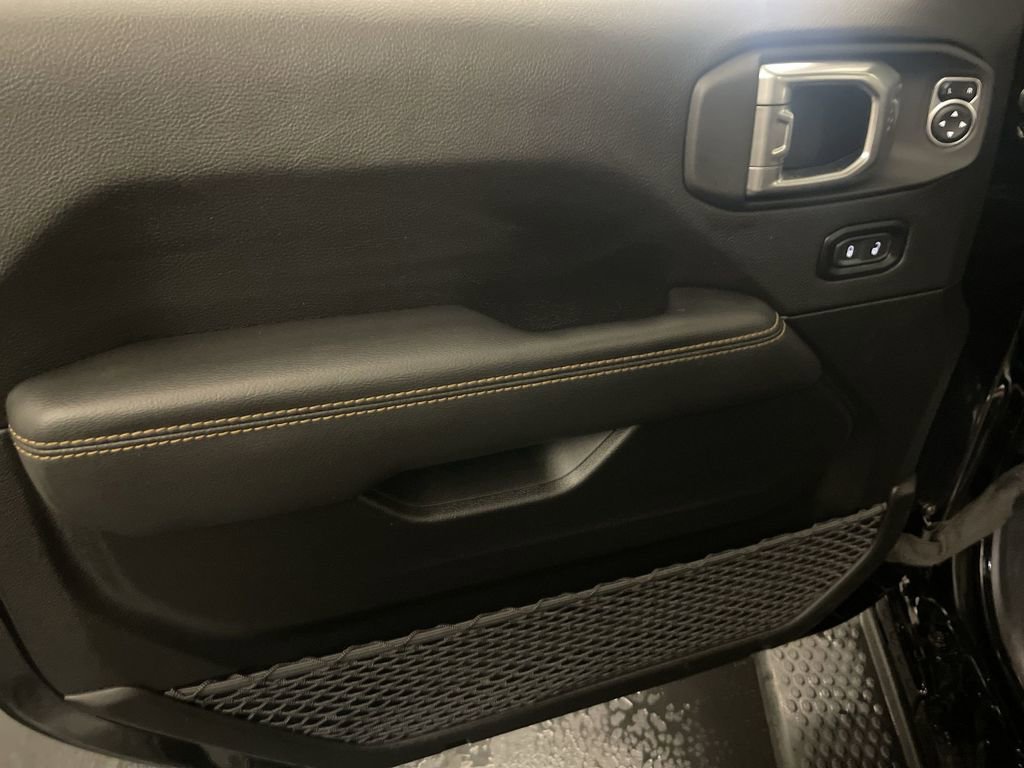 Used 2023 Jeep Wrangler Unlimited Sahara AWD/4WD image 16