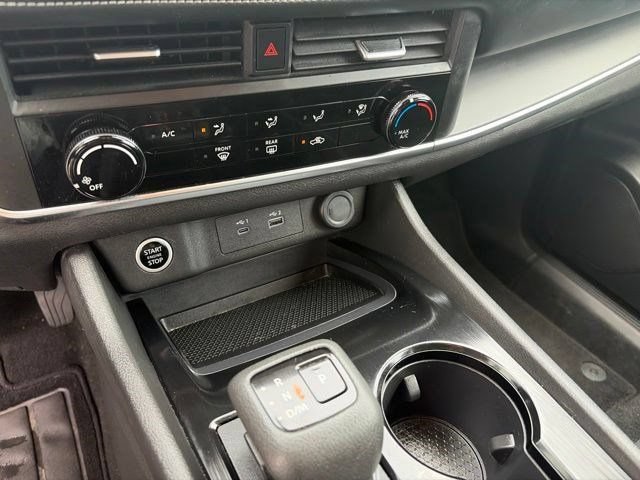 Used 2023 Nissan Rogue S FWD image 23