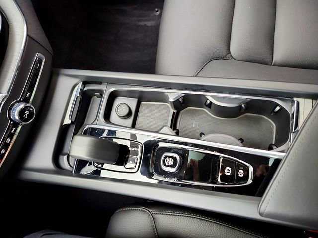 Certified 2025 Volvo XC60 B5 Plus AWD/4WD image 26